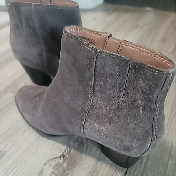 Vionic Womens Ankle Boot Sz 8.5 Suede Taupe Gray Leather Fringe Zip Block Heel - Picture 6 of 16